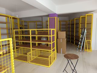 Πλήρης Εξοπλισμός Pet Shop 2ετίας (Ράφια Βαρέως Τύπου, Πάγκοι, Συστήματα) – Άριστη Κατάσταση