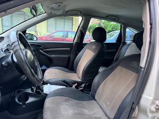Ford Focus 2000 1.6 5D-thumb-9