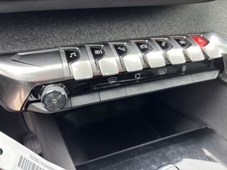 Peugeot 3008 2018 1.5 Blue-HDi Allure-thumb-21