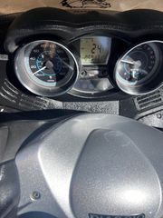 Piaggio XEvo 400 2008-thumb-8