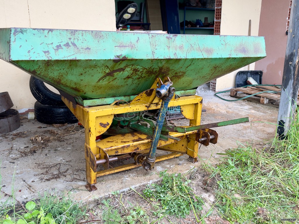 Λιπασματοδιανομέας 2000 Volkano 800L