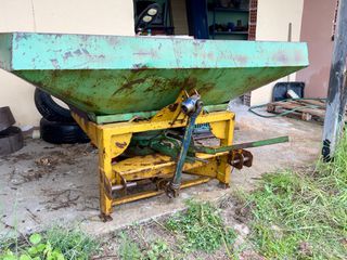 Λιπασματοδιανομέας 2000 Volkano 800L