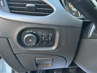 Opel Astra 2020-thumb-13