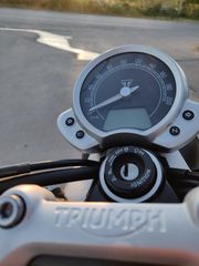 Triumph Street Twin 2017-thumb-8