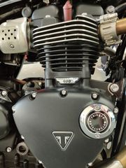 Triumph Street Twin 2017-thumb-16