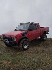 Φρύδια φτερών Nissan D21