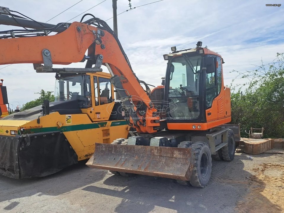 Εκσκαφέας Με Λάστιχα Liebherr 2013 A 912 Compact