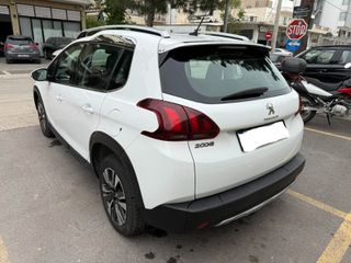 Peugeot 2008 2018 1.2 PURETECH 110 ALLURE-thumb-5