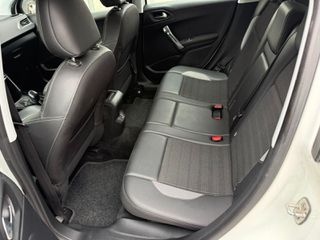 Peugeot 2008 2018 1.2 PURETECH 110 ALLURE-thumb-11