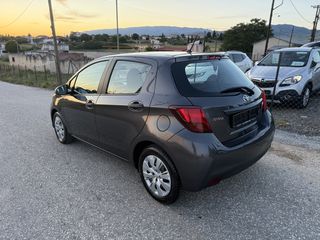 Toyota Yaris 2015-thumb-3