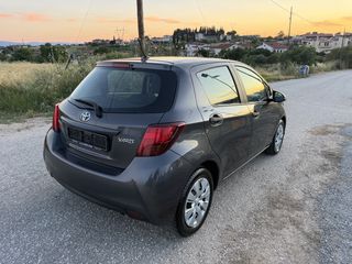 Toyota Yaris 2015-thumb-5