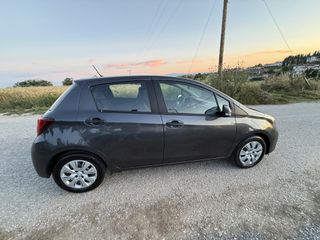 Toyota Yaris 2015-thumb-6