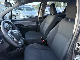 Toyota Yaris 2015-thumb-8