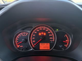 Toyota Yaris 2015-thumb-9