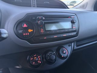 Toyota Yaris 2015-thumb-10