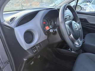Toyota Yaris 2015-thumb-11