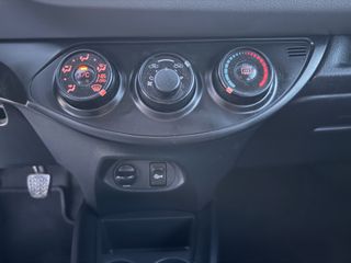 Toyota Yaris 2015-thumb-13