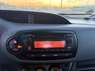 Toyota Yaris 2015-thumb-14