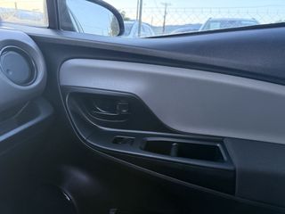Toyota Yaris 2015-thumb-15