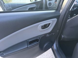 Toyota Yaris 2015-thumb-20