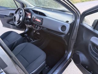 Toyota Yaris 2015-thumb-22