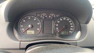 Volkswagen Polo 2005-thumb-13
