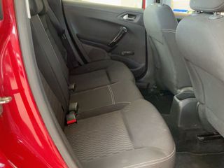 Peugeot 208 2017-thumb-1