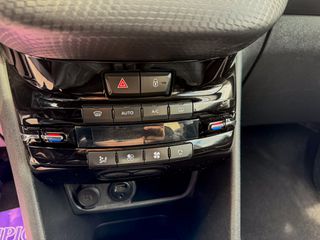Peugeot 2008 2018 1.2 PURETECH ALLURE-thumb-27