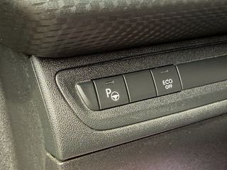 Peugeot 2008 2018 1.2 PURETECH ALLURE-thumb-32