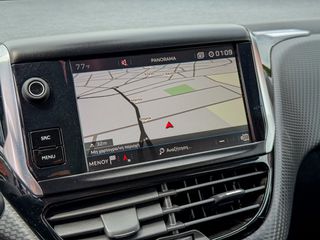 Peugeot 2008 2018 1.2 PURETECH ALLURE-thumb-17