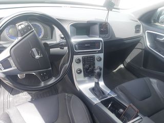 Volvo 2014 S60 t4-thumb-5
