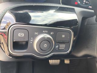 Mercedes-Benz A 180 2018 d AMG 7G-DCT-thumb-38