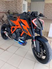 KTM 1290 Super Duke R 2020-thumb-1