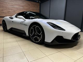 Maserati MC20 2021-thumb-1