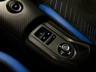 Maserati MC20 2021-thumb-41