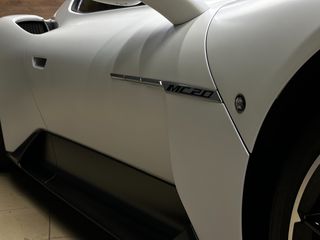 Maserati MC20 2021-thumb-13