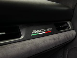 Maserati MC20 2021-thumb-32