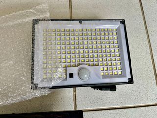 Ηλιακός προβολέας LED
