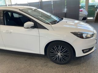 Ford Focus 2017-thumb-1