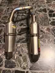 Τελικά και ύψιλον Titanium Akrapovic για Yamaha r1 2009-2014