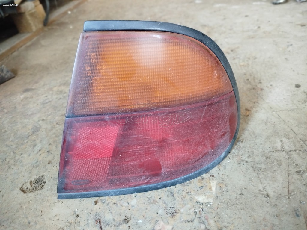 Φανάρι πίσω δεξι Almera n15