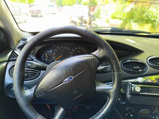 Ford Focus 2002 GHIA-thumb-5