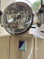 Vespa GTS 300 2017-thumb-2