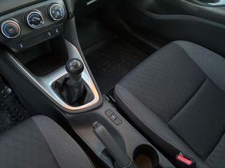 Toyota Yaris 2022-thumb-18