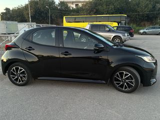 Toyota Yaris 2022-thumb-3