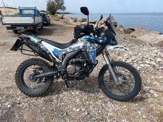 Voge 300 RALLY 2024 μοντελο '25 με δείκτη βενζίνης