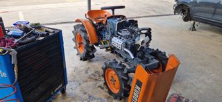 Αμπελουργικά Τρακτέρ Kubota 2000 B6000 ΜΕ ΕΞΟΠΛΙΣΜΟ-thumb-1