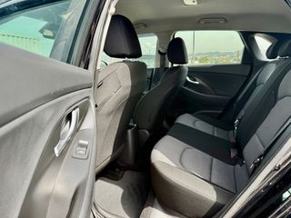 Hyundai i 30 2018 1.4cc, CAMERA NAVI FULL BOOK SERVICE!-thumb-8