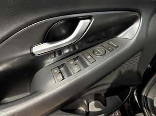 Hyundai i 30 2018 1.4cc, CAMERA NAVI FULL BOOK SERVICE!-thumb-10