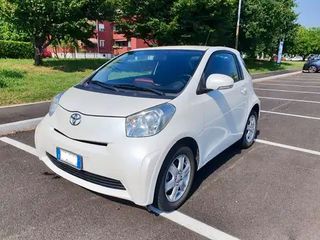Toyota iQ 2011